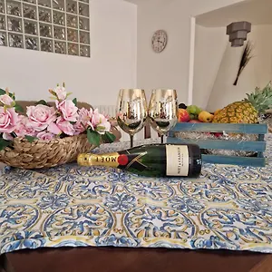 Margot Mondello , Palermo Italien